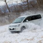 【画像】三菱デリカD:5オーナー限定！　雪山で走って遊べるクルマの学校の非日常感が面白すぎる 〜 画像103