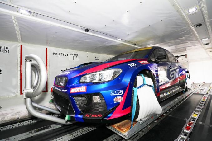 スバルWRX　飛行機