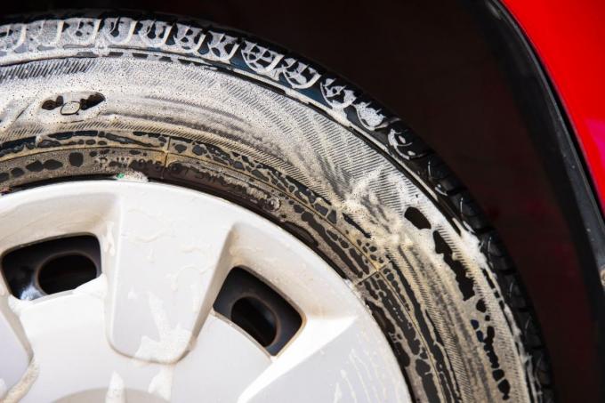 結構多いタイヤの茶色い変色 単なる汚れではないその理由とは 自動車情報 ニュース Web Cartop