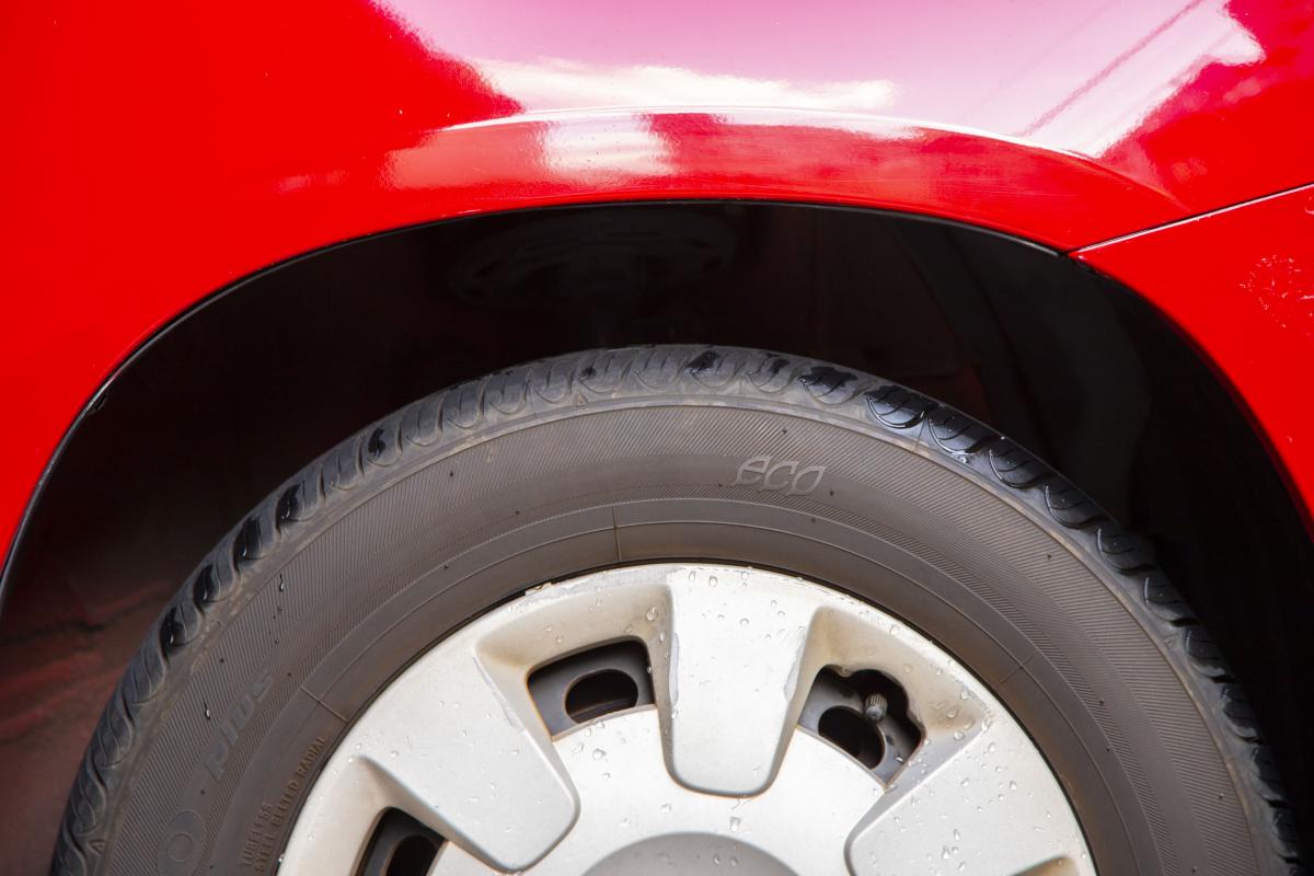 結構多いタイヤの茶色い変色 単なる汚れではないその理由とは 自動車情報 ニュース Web Cartop