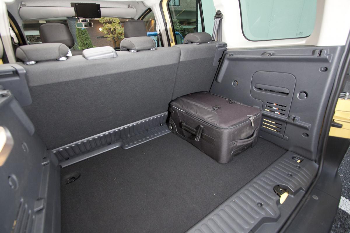 トランク内の荷物は端に寄せないほうがいいワケ 自動車情報 ニュース Web Cartop