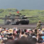 【画像】最新の戦車が実弾を撃つ！　迫力満点の陸上自衛隊「富士総合火力演習」を見学！ 〜 画像14