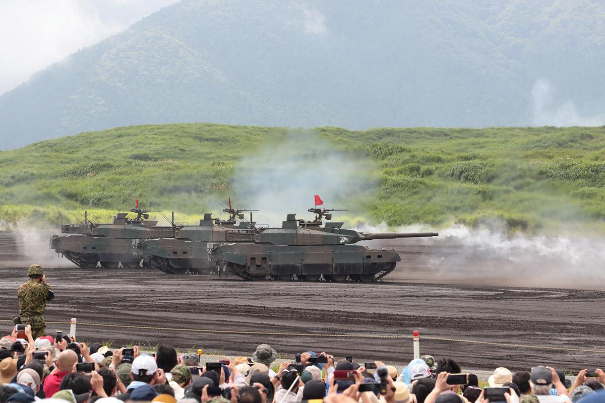 画像ギャラリー 最新の戦車が実弾を撃つ 迫力満点の陸上自衛隊 富士総合火力演習 を見学 画像36 自動車情報 ニュース Web Cartop