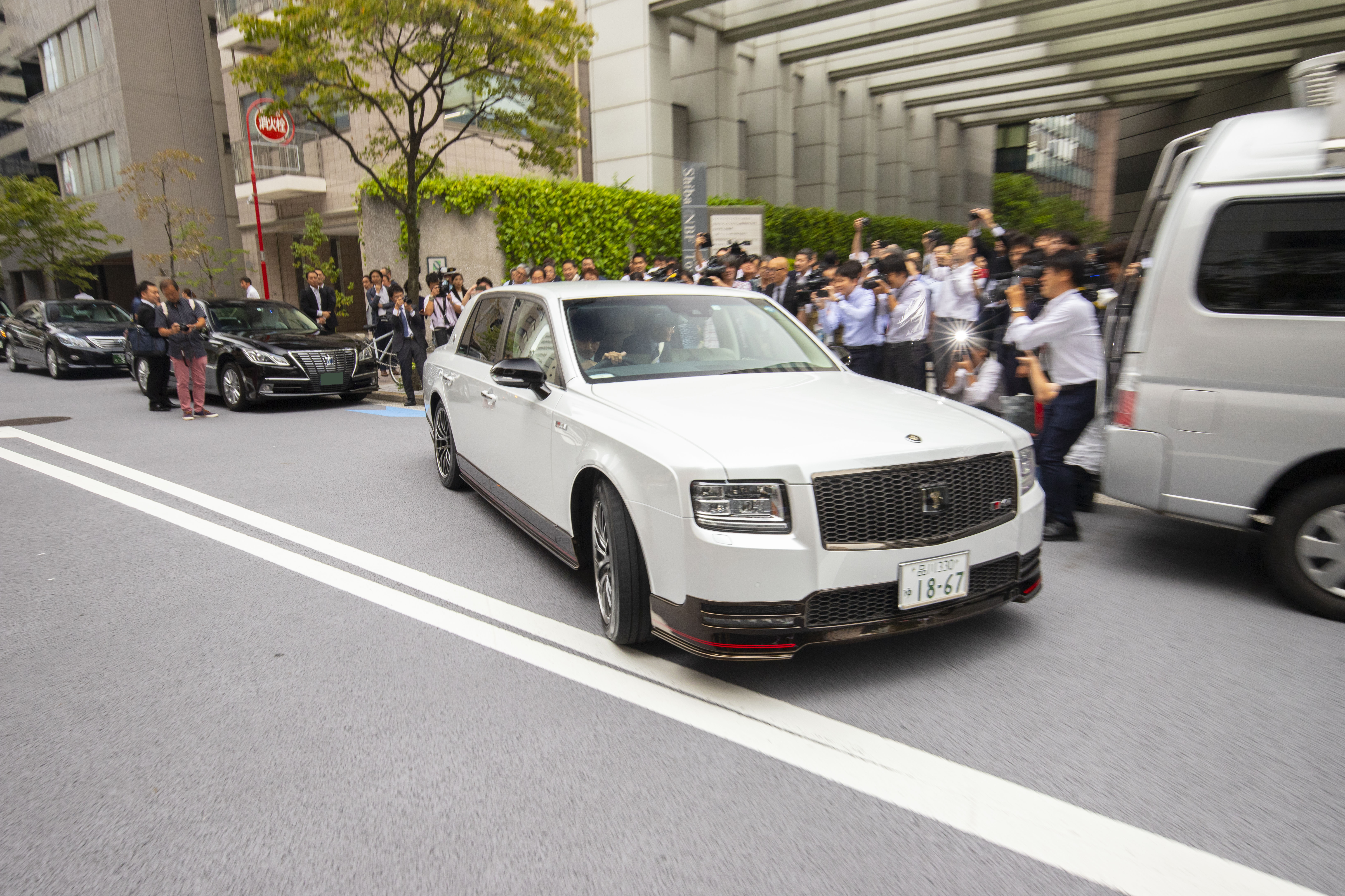 画像ギャラリー 報道陣も騒然 豊田章男社長が乗り込んだのは世界に1台だけのトヨタ センチュリーgrmn 画像1 自動車情報 ニュース Web Cartop