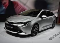 【ムービー】日本導入はいつ？　トヨタ新型カローラツーリングスポーツの開発キーマンにインタビュー