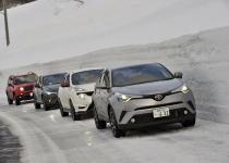 義務化で話題のタイヤチェーン！　駆動輪に装着が基本だが4WD車は前輪後輪どっちに着ける？