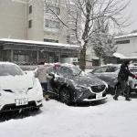 【画像】一歩間違えるとボディが傷だらけ！　正しいクルマの雪下ろしの方法とは 〜 画像2