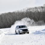 【画像】【試乗】雪道ベストなSUV！　モーターの緻密な走り以外の利点も見えたアウトランダーPHEV雪上ドライブ 〜 画像7