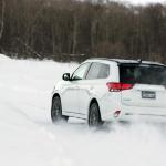 【画像】【試乗】雪道ベストなSUV！　モーターの緻密な走り以外の利点も見えたアウトランダーPHEV雪上ドライブ 〜 画像16