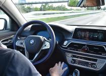 手放し運転も可！　BMWがレベル2相当のハンズ・オフ機能付き渋滞運転支援システムを日本国内に初導入