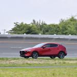 【画像】【試乗】運転のしやすさを徹底追求！　運動性能を磨き上げた新型MAZDA３の走りに脱帽 〜 画像10