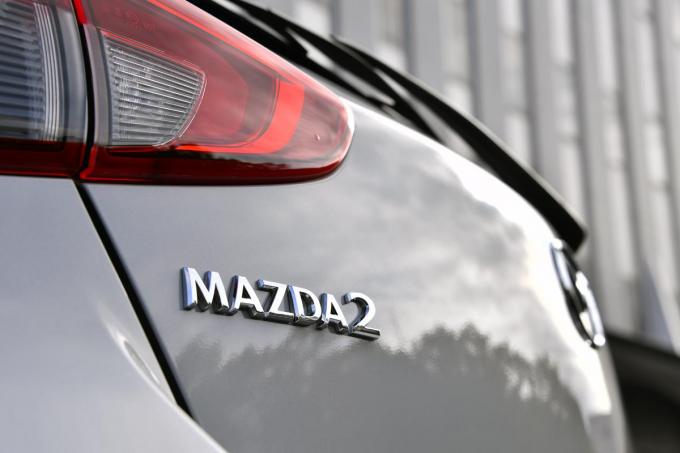 マツダMAZDA2