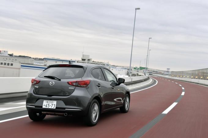 マツダMAZDA2