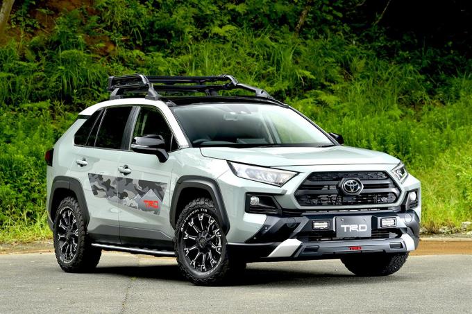 トヨタRAV4をよりラギッドに見せる！ モデリスタ製サイドタフブレード