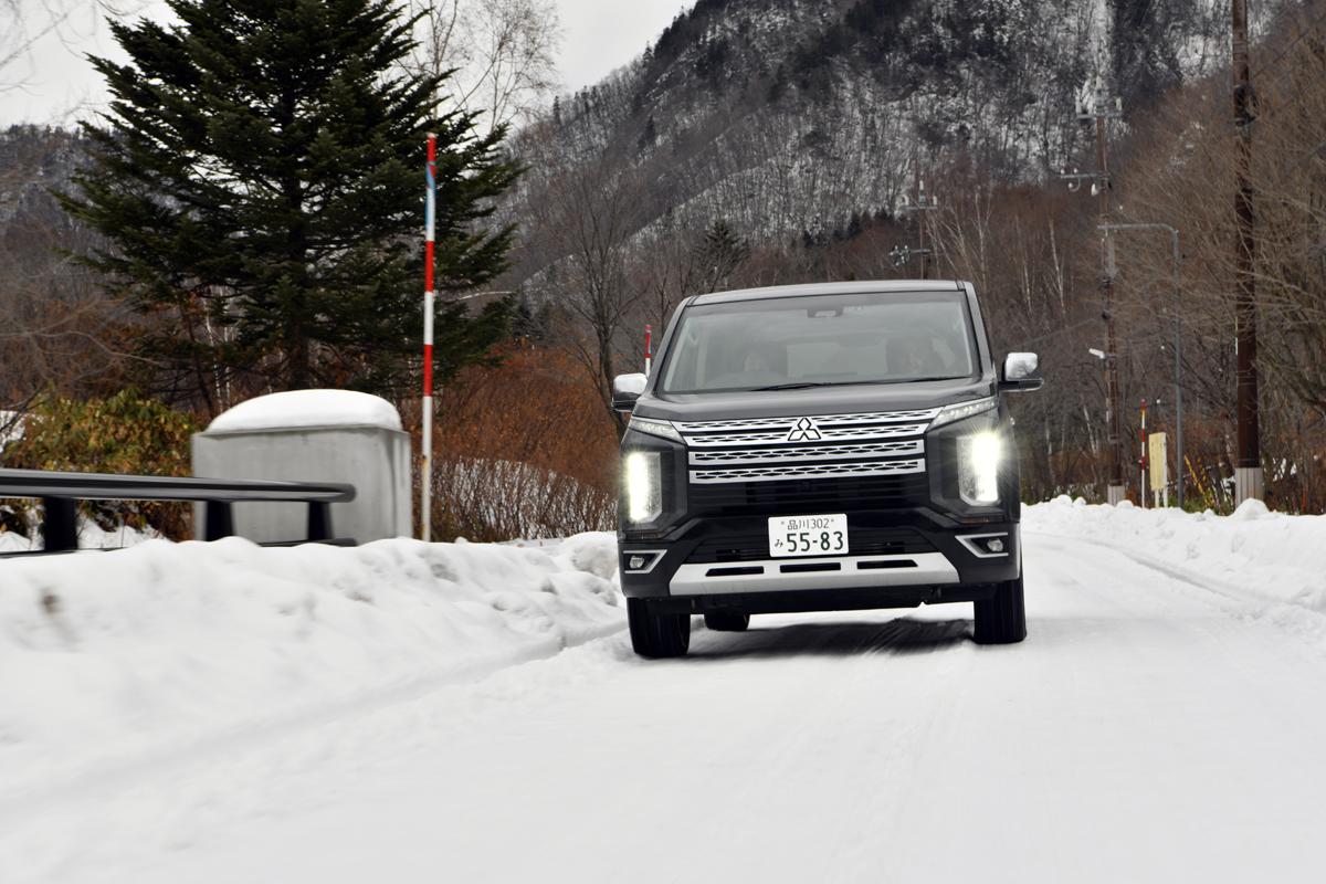 WEB CARTOP編集部の乾ひかりと篠田英里夏がヨコハマiceGUARD SUV G075の雪道性能を試す 〜 画像14