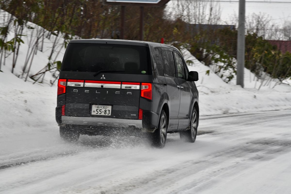 WEB CARTOP編集部の乾ひかりと篠田英里夏がヨコハマiceGUARD SUV G075の雪道性能を試す 〜 画像36