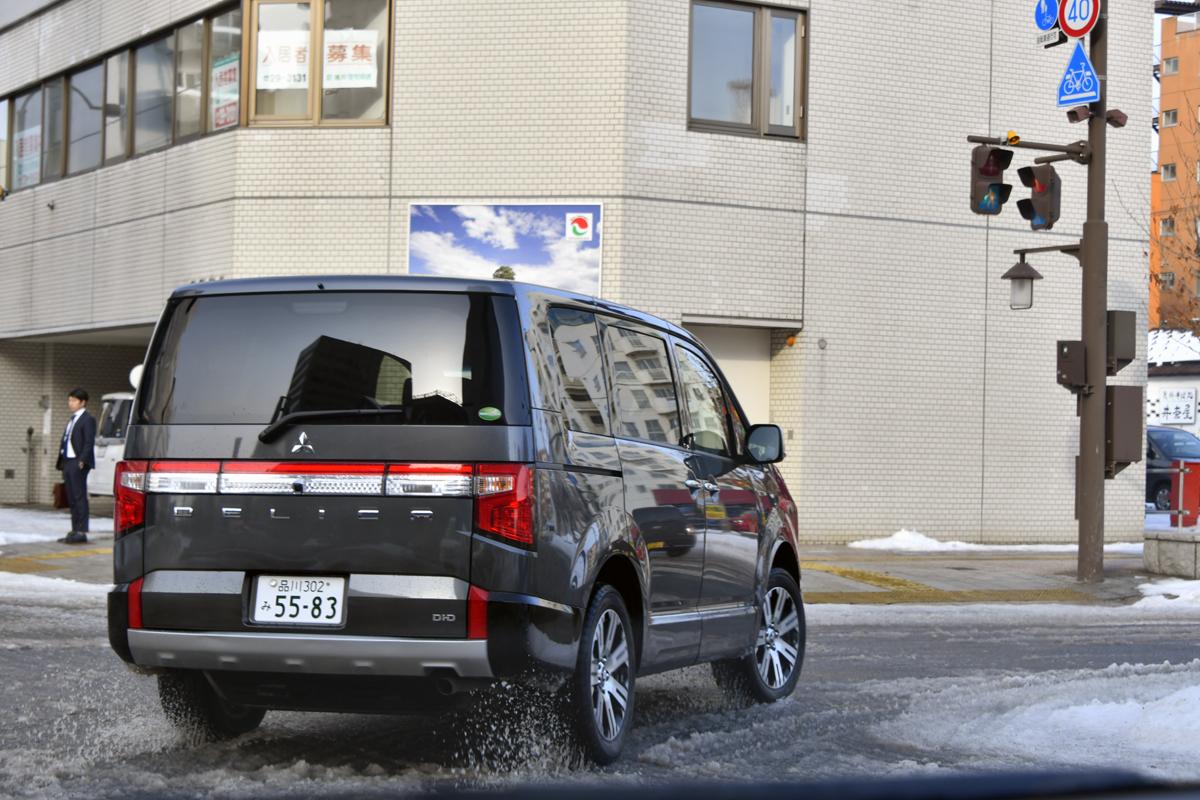 WEB CARTOP編集部の乾ひかりと篠田英里夏がヨコハマiceGUARD SUV G075の雪道性能を試す 〜 画像40