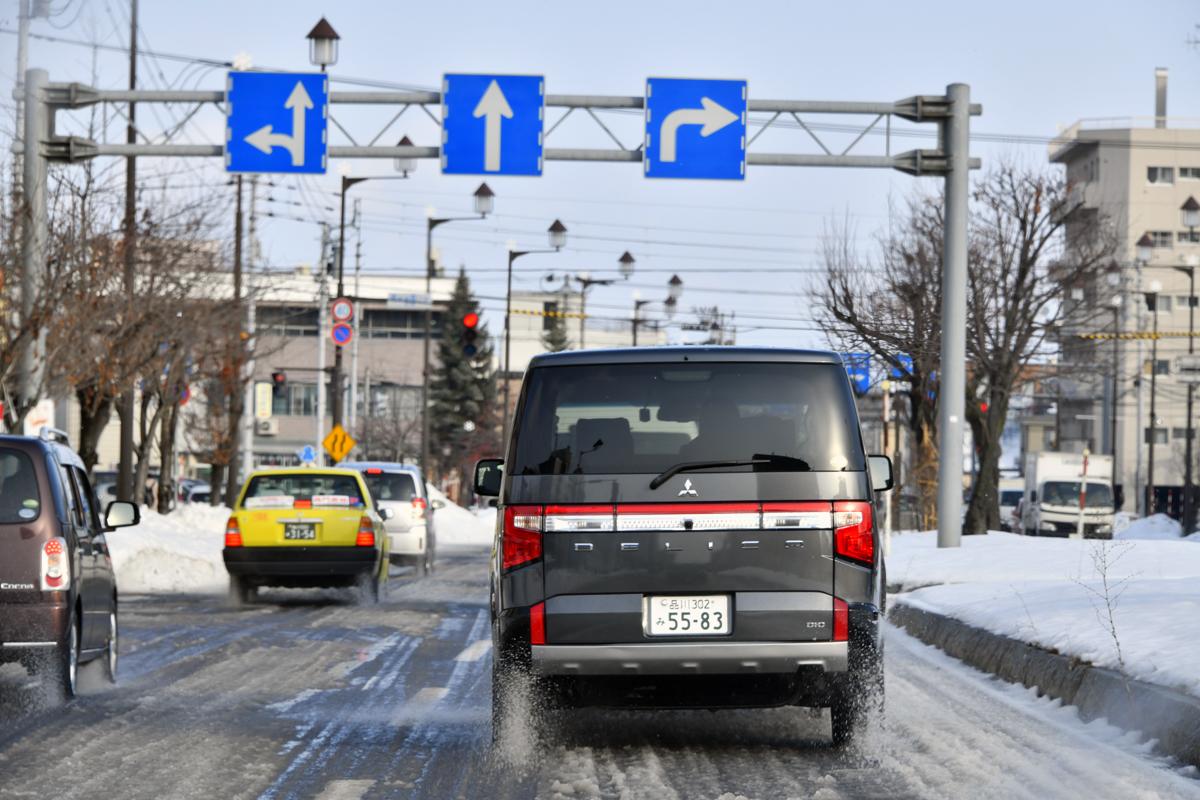 WEB CARTOP編集部の乾ひかりと篠田英里夏がヨコハマiceGUARD SUV G075の雪道性能を試す 〜 画像41