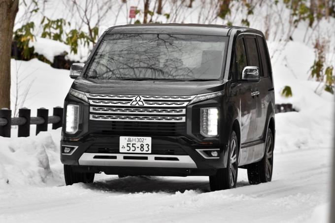 WEB CARTOP編集部の乾ひかりと篠田英里夏がヨコハマiceGUARD SUV G075の雪道性能を試す