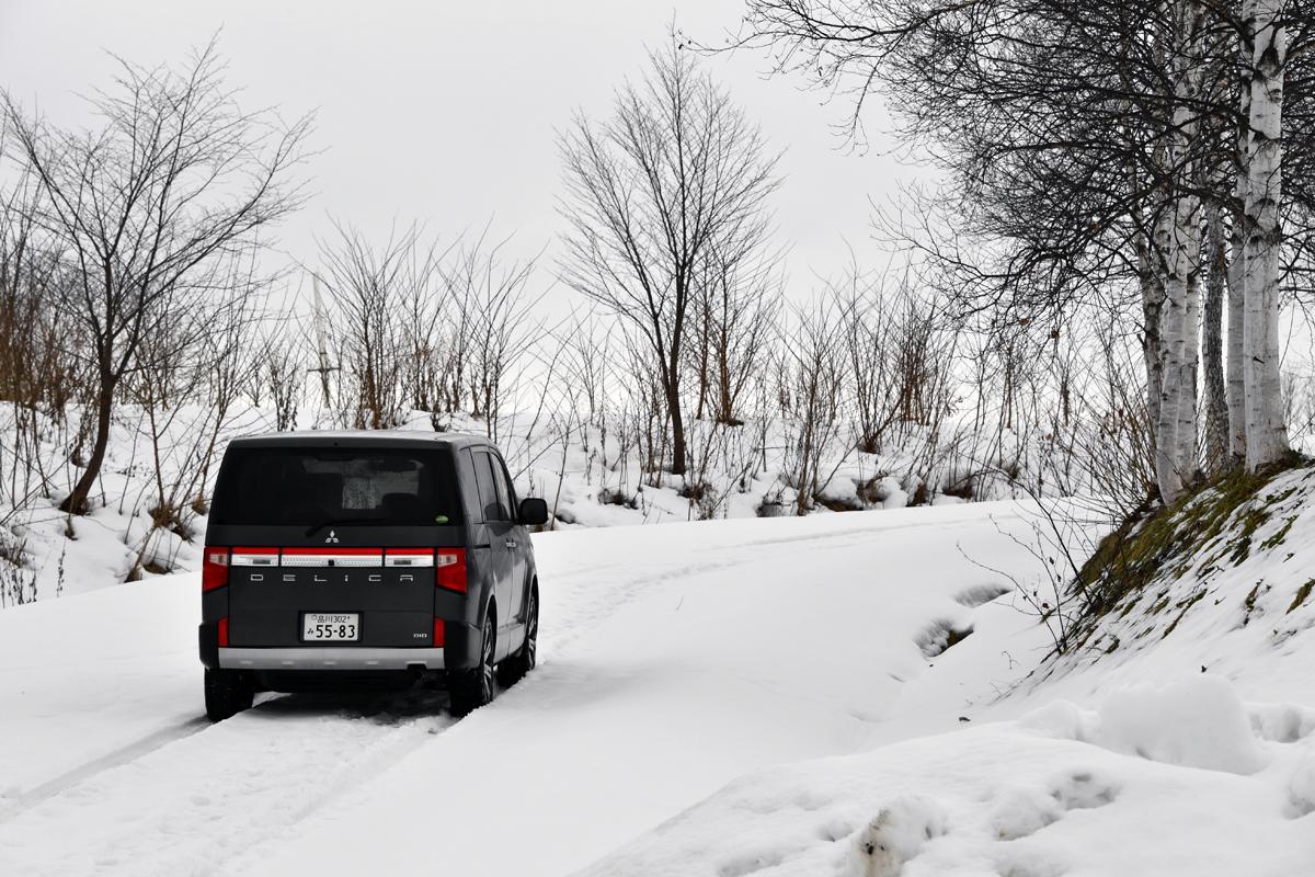 WEB CARTOP編集部の乾ひかりと篠田英里夏がヨコハマiceGUARD SUV G075の雪道性能を試す