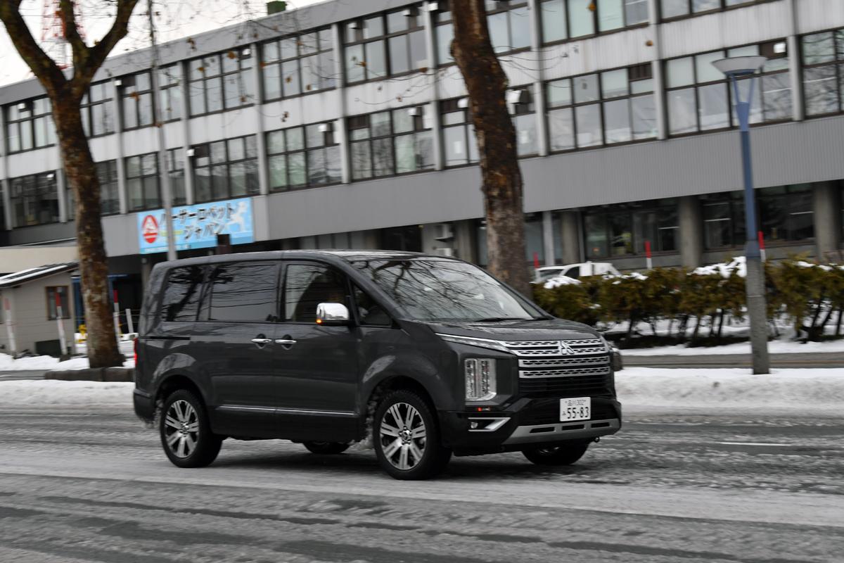 WEB CARTOP編集部の乾ひかりと篠田英里夏がヨコハマiceGUARD SUV G075の雪道性能を試す 〜 画像92