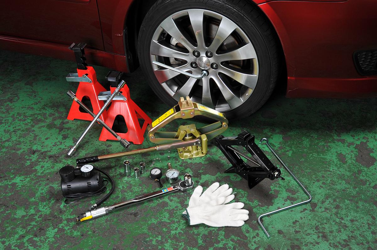 タイヤ交換を自分でやるリスクとは 車を停める場所や道具などの注意点 自動車情報 ニュース Web Cartop