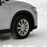 【同じゴムの塊なのに夏タイヤと何が違う？】スタッドレスタイヤはなぜ雪や氷の上を走れるのか