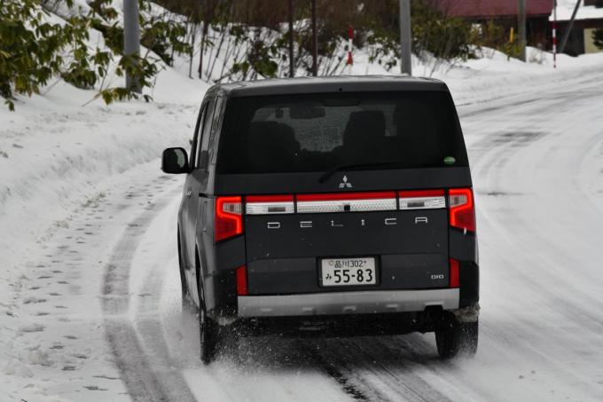 凍結路面の走り方