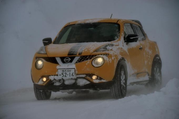 画像ギャラリー 判断を間違えると簡単に命を落とすことも クルマの運転中に吹雪で前が見えなくなった時にするべきこととは 画像3 自動車情報 ニュース Web Cartop