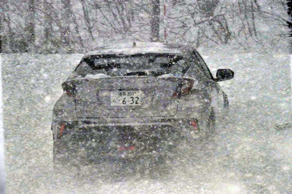 吹雪のなかを運転するときのポイント 〜 画像1