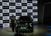 AUTO EXPOヒュンダイブースには鉄柵が設けられ殺気立つほどの人だかり！　ブースで何が起こったのか？