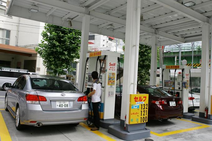 【電気自動車は大して売れてない！】それでもガソリンスタンドが減少し続けている理由