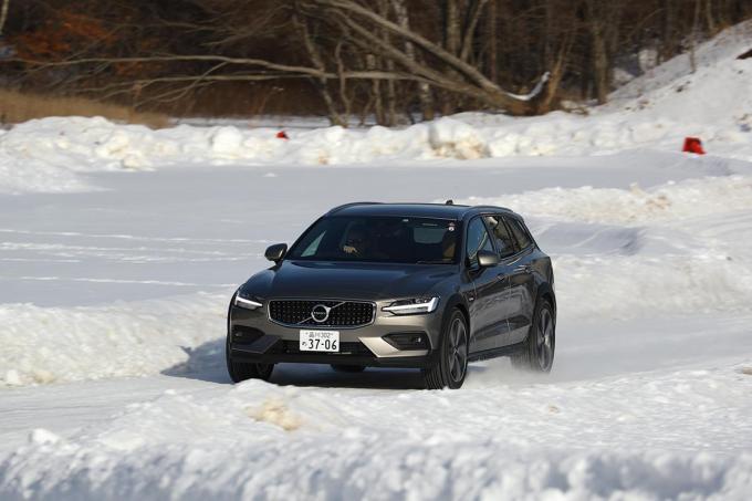 ボルボV60クロスカントリー雪上試乗