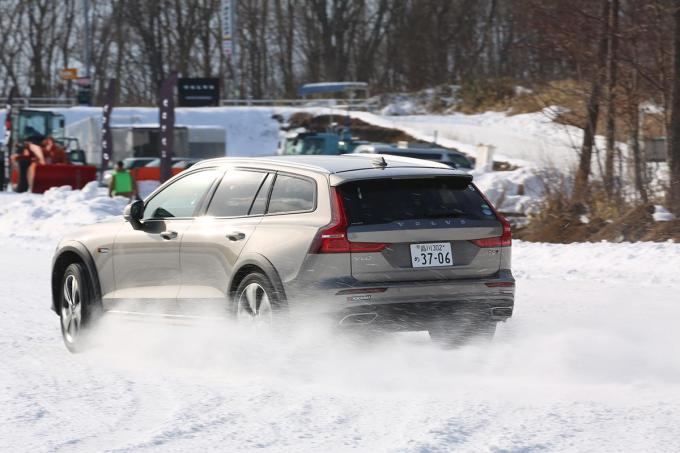 ボルボV60クロスカントリー雪上試乗