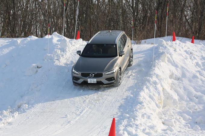 ボルボV60クロスカントリー雪上試乗