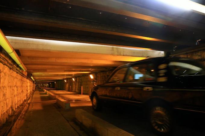 画像ギャラリー 少し背の高いクルマは屋根を大破 高輪ゲートウェイ駅によりまもなく通れなくなる おばけトンネル を体験 画像3 自動車情報 ニュース Web Cartop