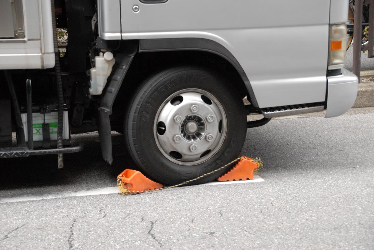 トラックが車止めを使う理由 〜 画像2