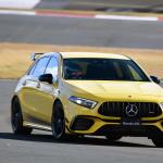 【画像】【試乗】衝撃のエンジンにレーシングドライバーも唖然！　速すぎるメルセデスAMG A 45&CLA 45 は量産車の常識を覆した 〜 画像54