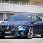 【画像】【試乗】衝撃のエンジンにレーシングドライバーも唖然！　速すぎるメルセデスAMG A 45&CLA 45 は量産車の常識を覆した 〜 画像5