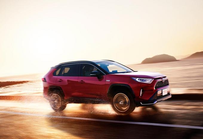 RAV4 PHVが登場