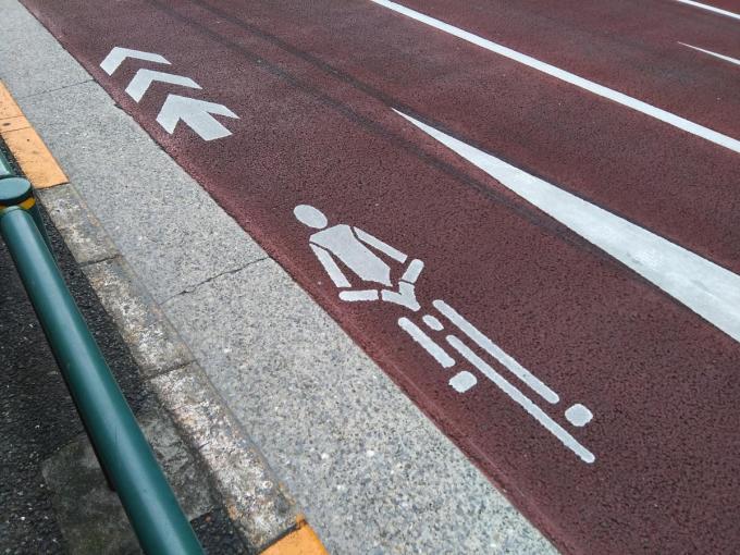 通行帯の整備だけではどうにもならない！　自転車対クルマの事故が減らないワケ