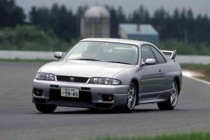 画像ギャラリー 日本車史上最高傑作の第二世代スカイラインgt R R32 R33 R34 の違いといまの中古車相場 画像5 自動車情報 ニュース Web Cartop