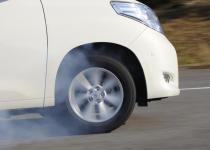 知ると知らないとで生死を分ける！　レーシングドライバーが教える「公道で本当に使える」緊急回避術