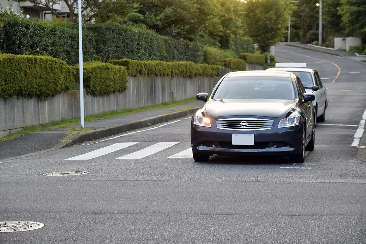 車両通行帯とセンターラインの線の意味