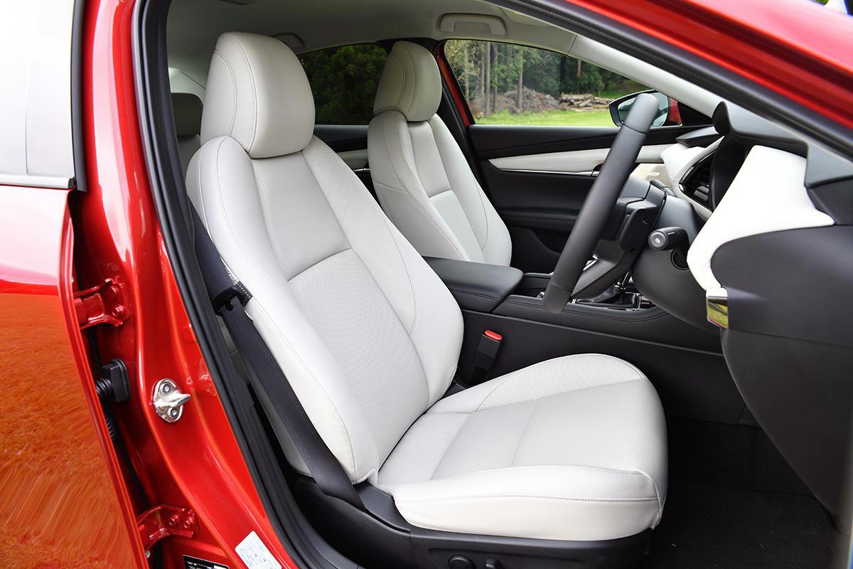画像ギャラリー Mazda3は外装も内装も美しい おすすめのカスタムパーツも紹介 画像8 自動車情報 ニュース Web Cartop