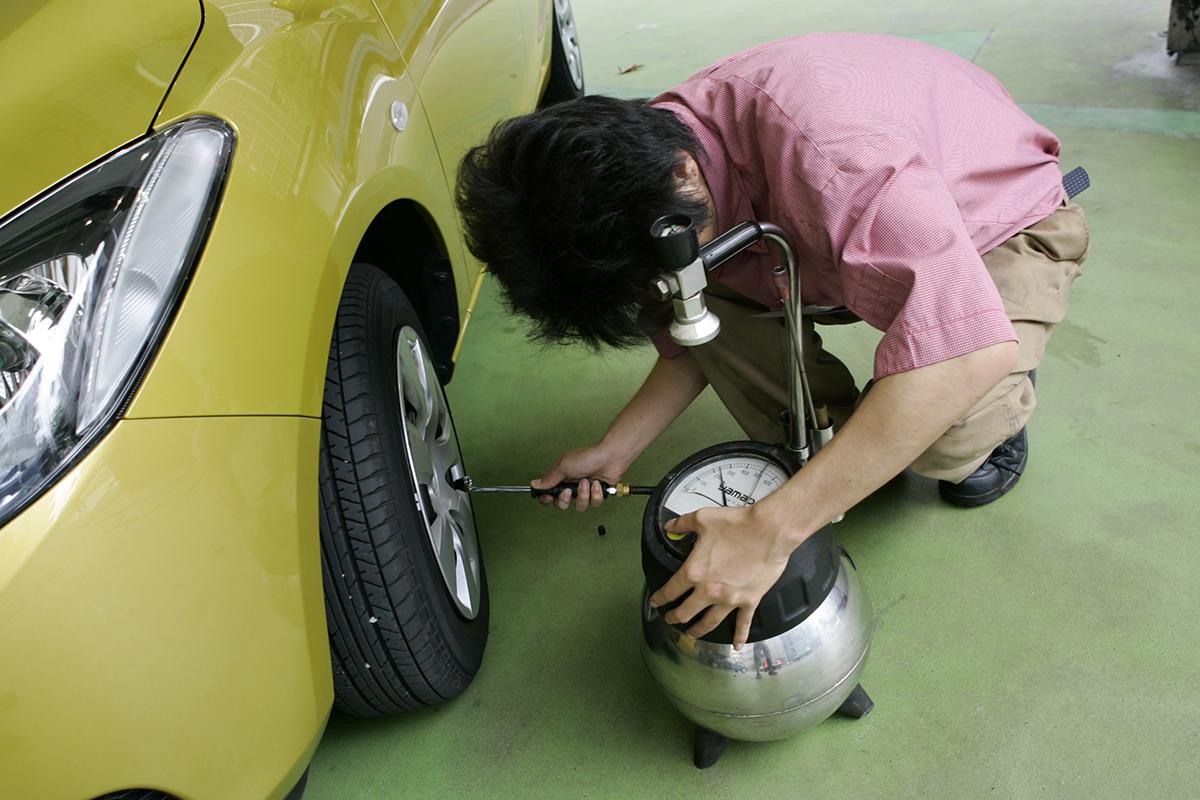 タイヤ空気圧チェックのイメージ