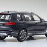 【画像】京商のモデルカー最新作はBMW X７！　18分の1スケールで紺と黒の２色を用意 〜 画像8