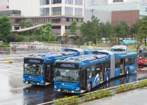 運転も動きも特殊すぎる「連節バス」！　横浜の新名物に「バスオタ」が乗った