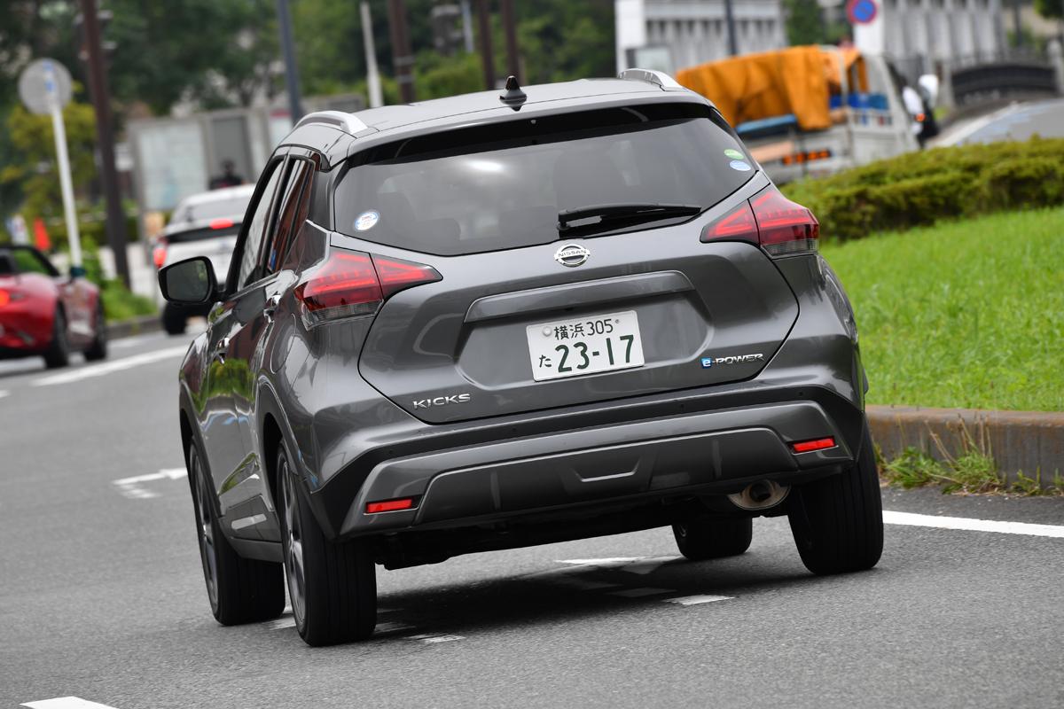 日産キックスの走行シーン（リヤ） 〜 画像33