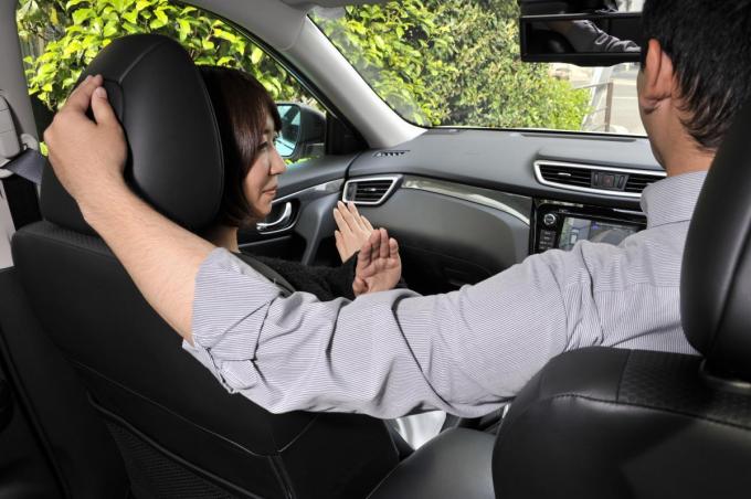 画像ギャラリー かつては 胸キュン の定番 今やると女性から ドン引き 必至の運転テクニックとは 画像4 自動車情報 ニュース Web Cartop